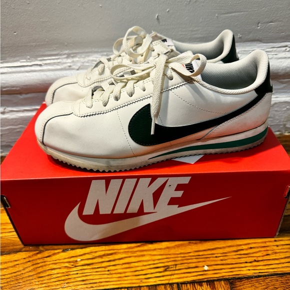 Nike Cortez sneakers, white with green logo - Picture 2 of 9